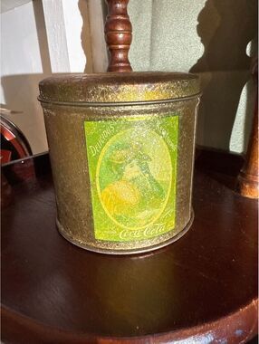 Coca Cola Advertising Tin Delicious And Refreshing Beautiful Lady in Hat Gold